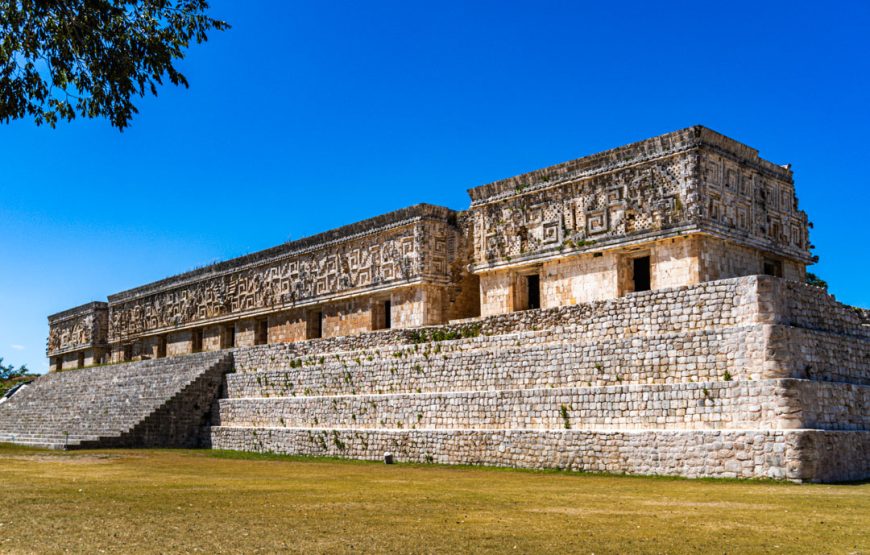 La magia de Uxmal: un viaje arqueológico, gastronómico, artístico y natural